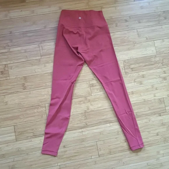 Lululemon Wunder Under 25” Size 6 - Picture 2 of 3